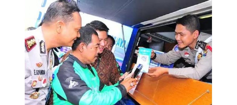Manfaatkan Go-Pay, Inovasi Pembayaran Cashless untuk SIM & SKCK