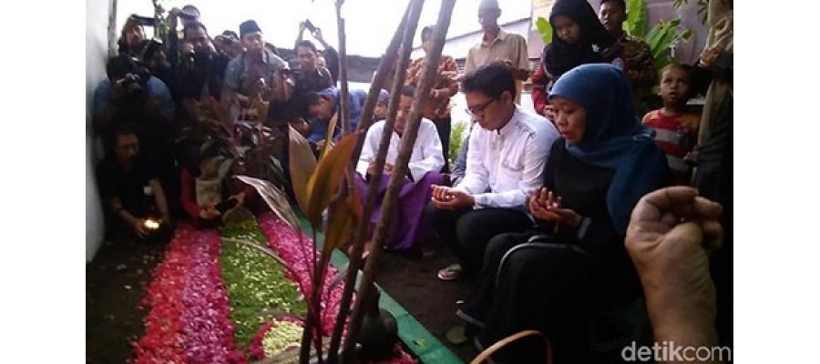 Sempatkan Berziarah Sebelum Pelantikan, Khofifah Ingat Pesan Almarhum Suami